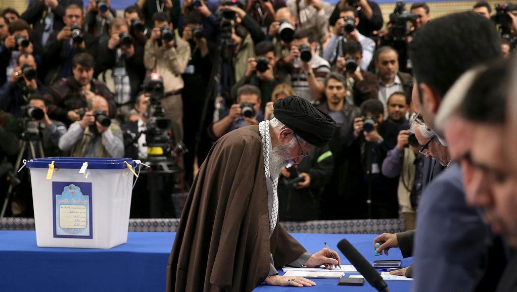 Assemblée des experts en Iran: trois conservateurs battus, Rohani siègera