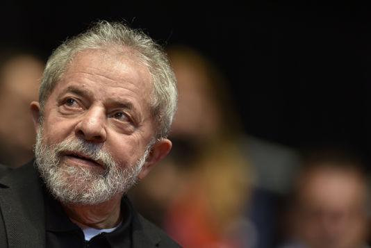Brésil : l’ex-président Lula da Silva en garde à vue dans une affaire de corruption