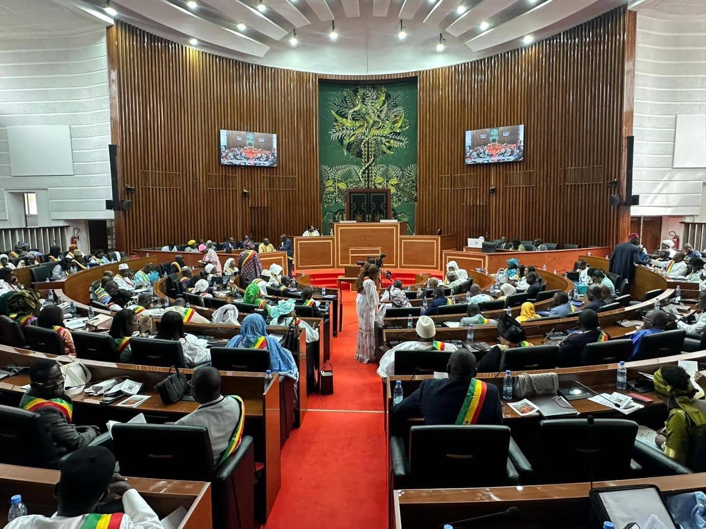 Constitution : 143 intellectuels et cadres exigent le vote