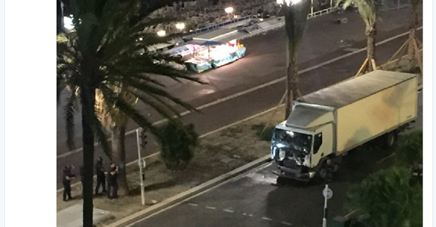 Attaque à Nice: un camion fonce dans la foule - 73 morts, 130 blessés