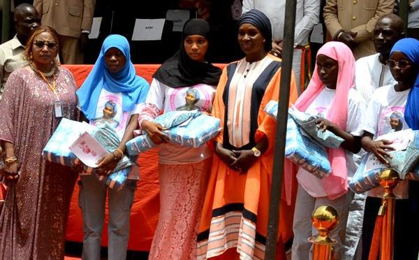 Kolda : la Première Dame Marie Khone Faye dote des écoles de kits d’hygiène