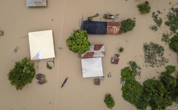 Inondations au Nigeria: le bilan grimpe à 88 morts, les secouristes redoutent davantage de victimes