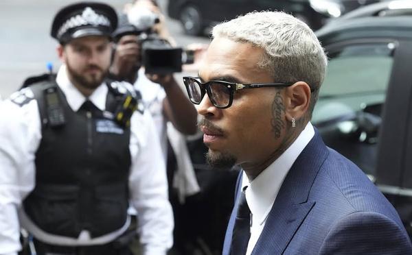Chris Brown accusé d’avoir agressé un producteur : le chanteur américain plaide non coupable