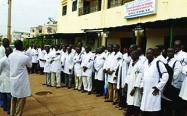 Médecins en spécialisation : le COMES suspend sa grève après des avancées