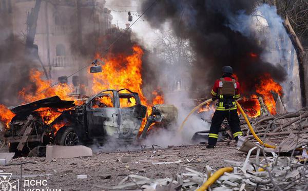 Ukraine: plusieurs morts et des dizaines de blessés dans des attaques russes