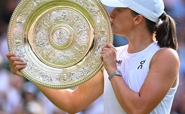 Tennis: Iga Swiatek gagne son premier Wimbledon en battant Anisimova 6-0, 6-0