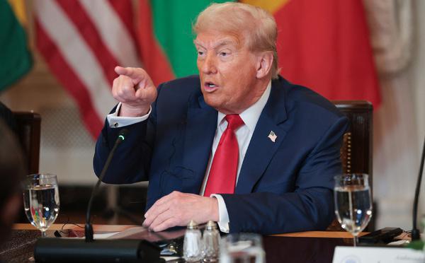 Immigration aux États-Unis: vers une augmentation des taxes sur les transferts d'argent, les pays du Sud inquiets