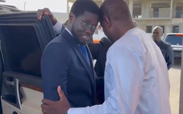 Voyage au Bénin : Sonko et Diomaye affichent leur complicité, dissipant les rumeurs de discorde