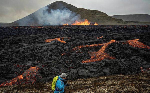 Islande: un volcan entre en éruption pour la neuvième fois depuis fin 2023