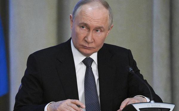 Russie: Vladimir Poutine promulgue la loi renforçant la censure et la surveillance sur internet