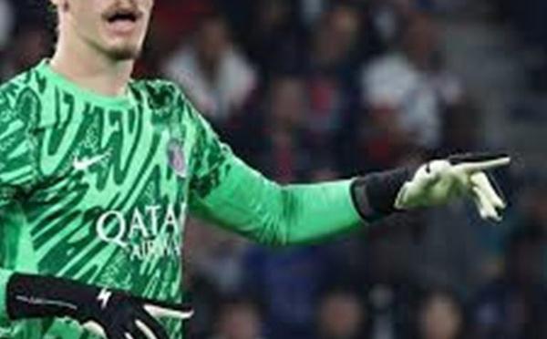 Mercato PSG : la Russie s’enflamme sur l’avenir de Matvey Safonov