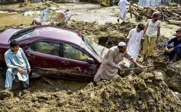 Mousson au Pakistan: un nouveau bilan fait état de près de 400 morts