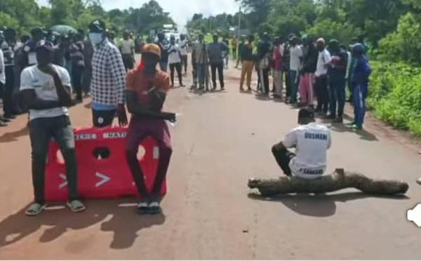 Blocus sur l’axe Carrefour Ndiaye–Kolda : les populations de Sakar alertent sur l'état critique de leur pont