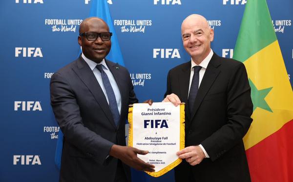 Maroc : Abdoulaye Fall échange avec Gianni Infantino sur le développement du football africain