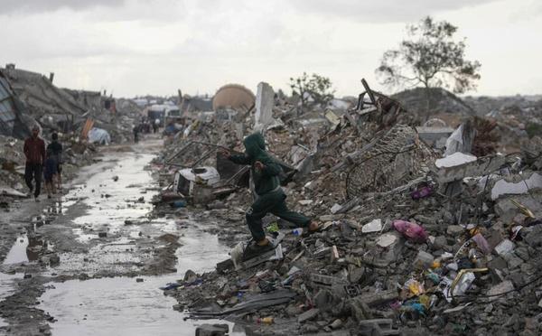 À Gaza, l'arrivée de l'hiver et des pluies précarise encore davantage la population de l'enclave