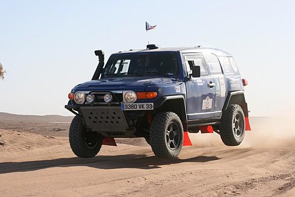 A bord du FJ Cruiser de Corine et Patrick Seguin, et Marc Vayrac A bord du FJ Cruiser de Corine et Patrick Seguin, et Marc Vayrac