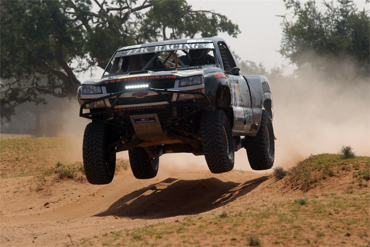 Poussez-vous, le protruck ZZ Kustom arrive ! Poussez-vous, le protruck ZZ Kustom arrive !