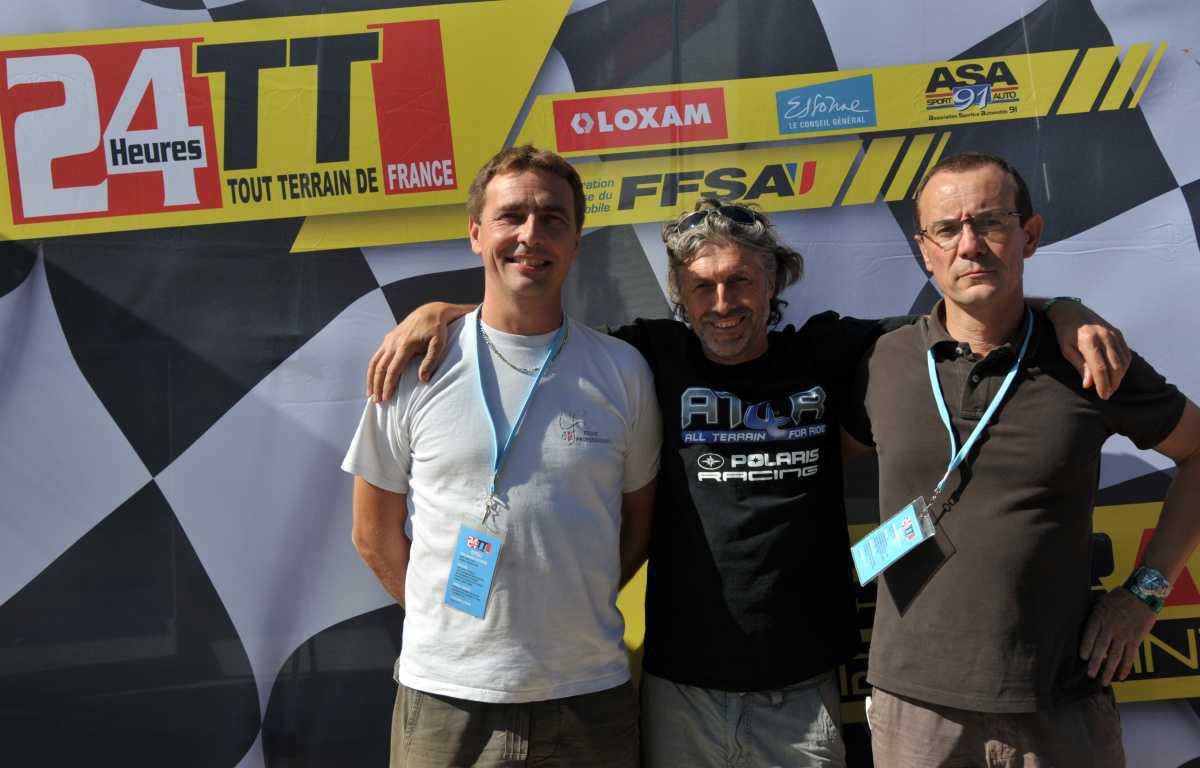 Deux RZR 1000 entrent dans l'arène Deux RZR 1000 entrent dans l'arène