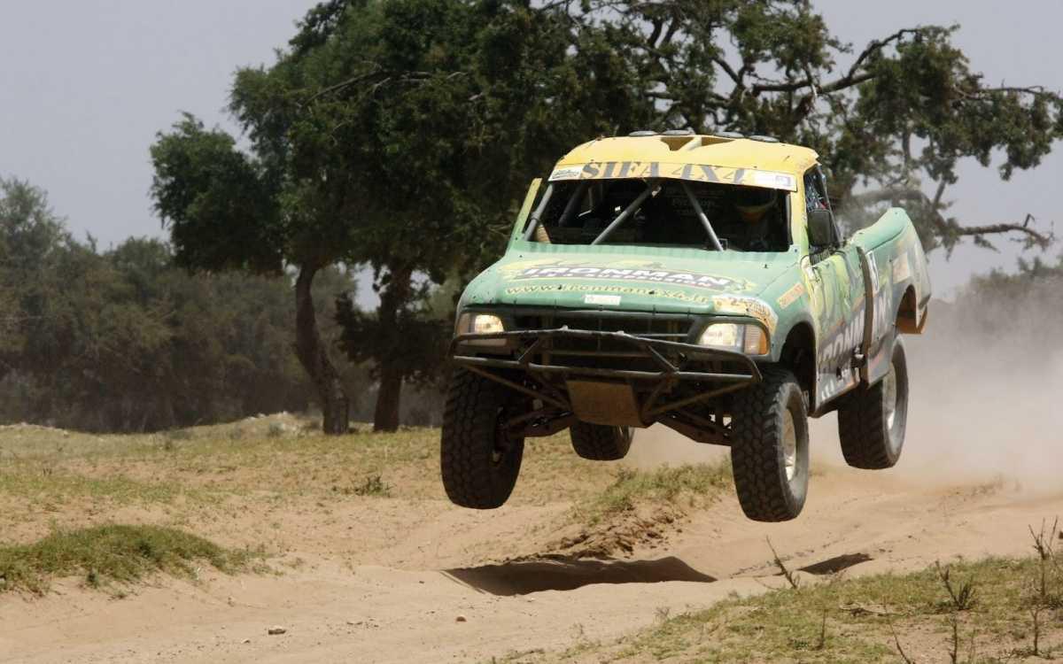 24H Maroc 2013 - Etape 3 : Thierry Magnaldi aux commandes ! 24H Maroc 2013 - Etape 3 : Thierry Magnaldi aux commandes !