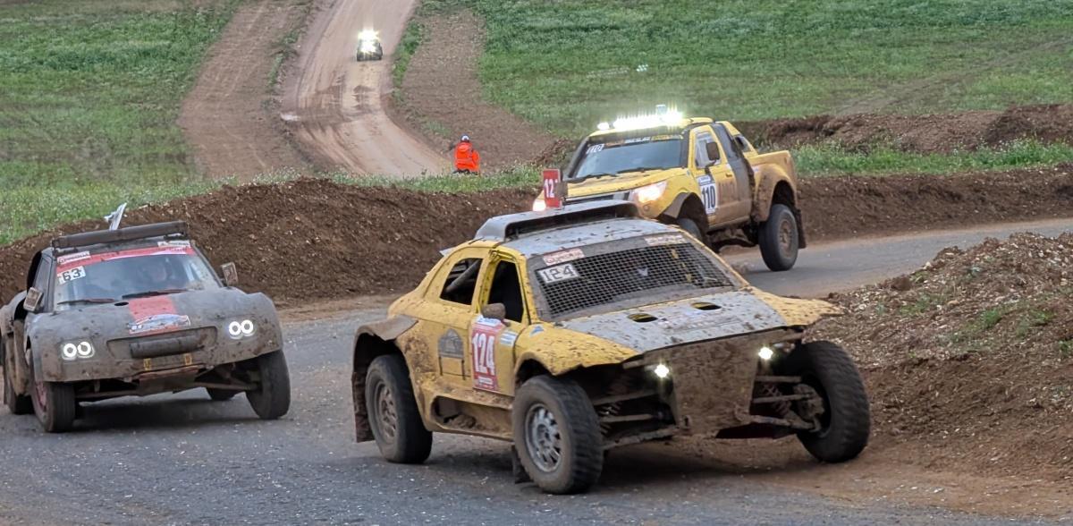 Le proto 4L de Kevin et Daniel Sellier remporte les 6H Tout Terrain d'Ile de France !