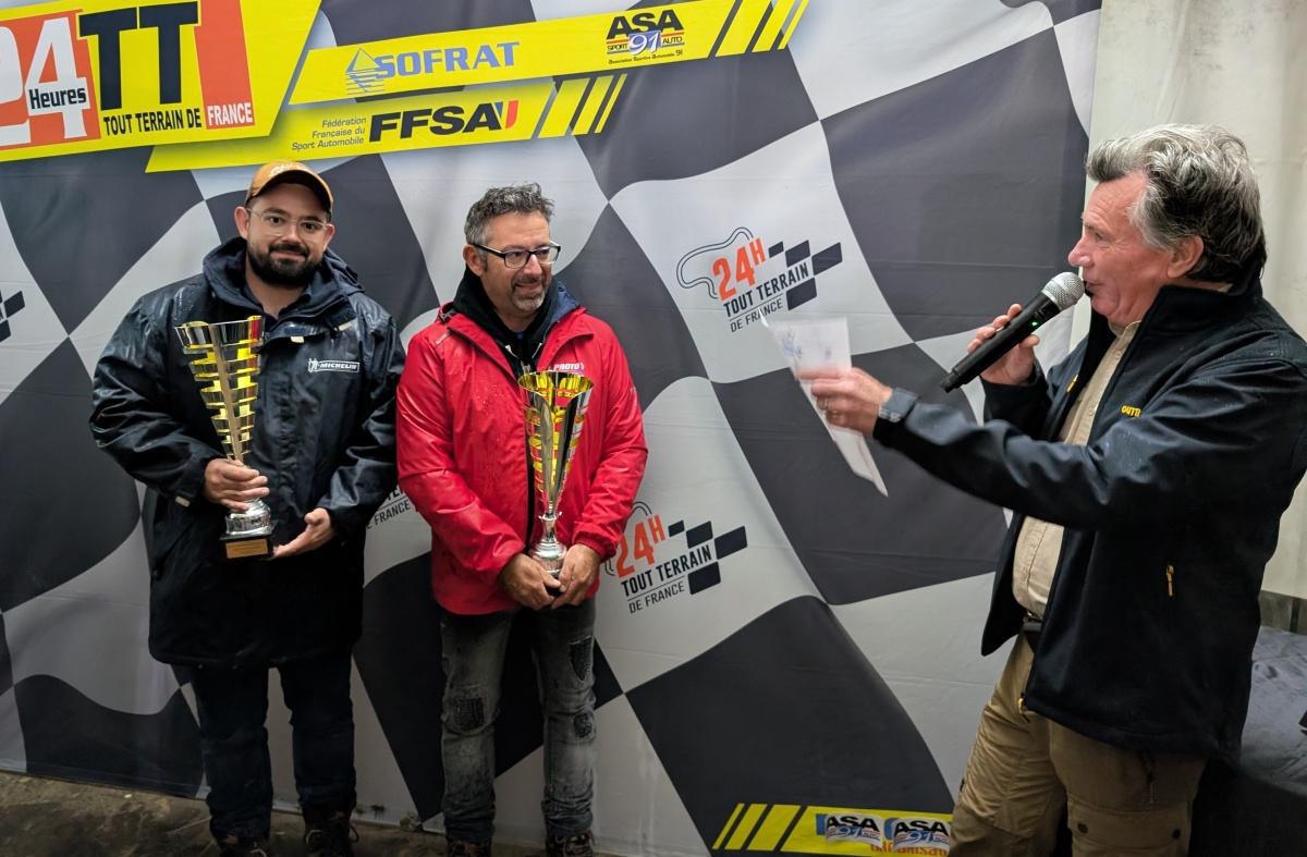 Le proto 4L de Kevin et Daniel Sellier remporte les 6H Tout Terrain d'Ile de France ! Le proto 4L de Kevin et Daniel Sellier remporte les 6H Tout Terrain d'Ile de France !