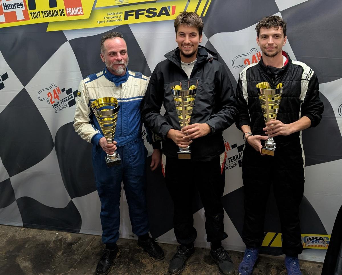 Le proto 4L de Kevin et Daniel Sellier remporte les 6H Tout Terrain d'Ile de France !