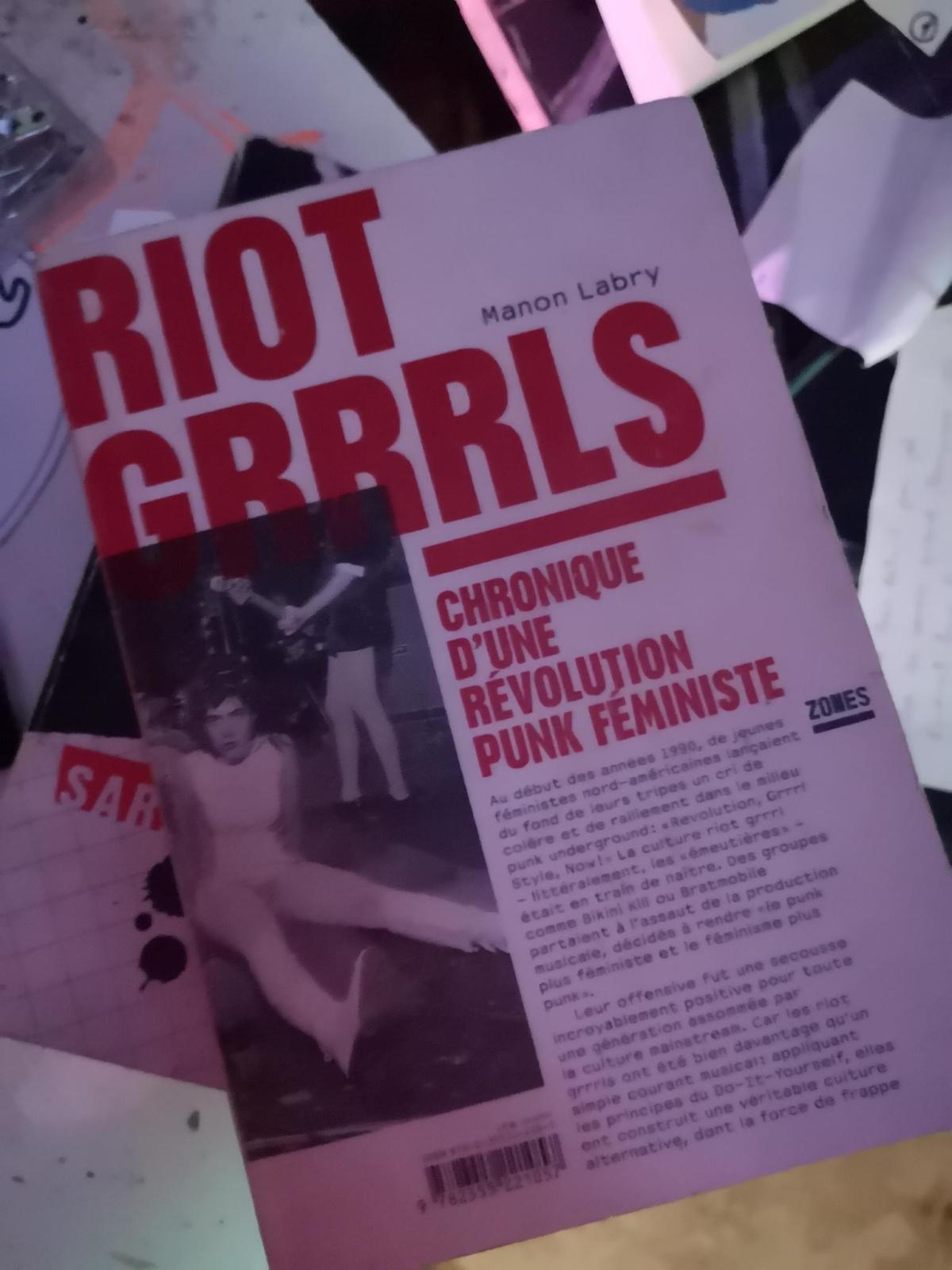 RIOT GRRRLS RIOT GRRRLS