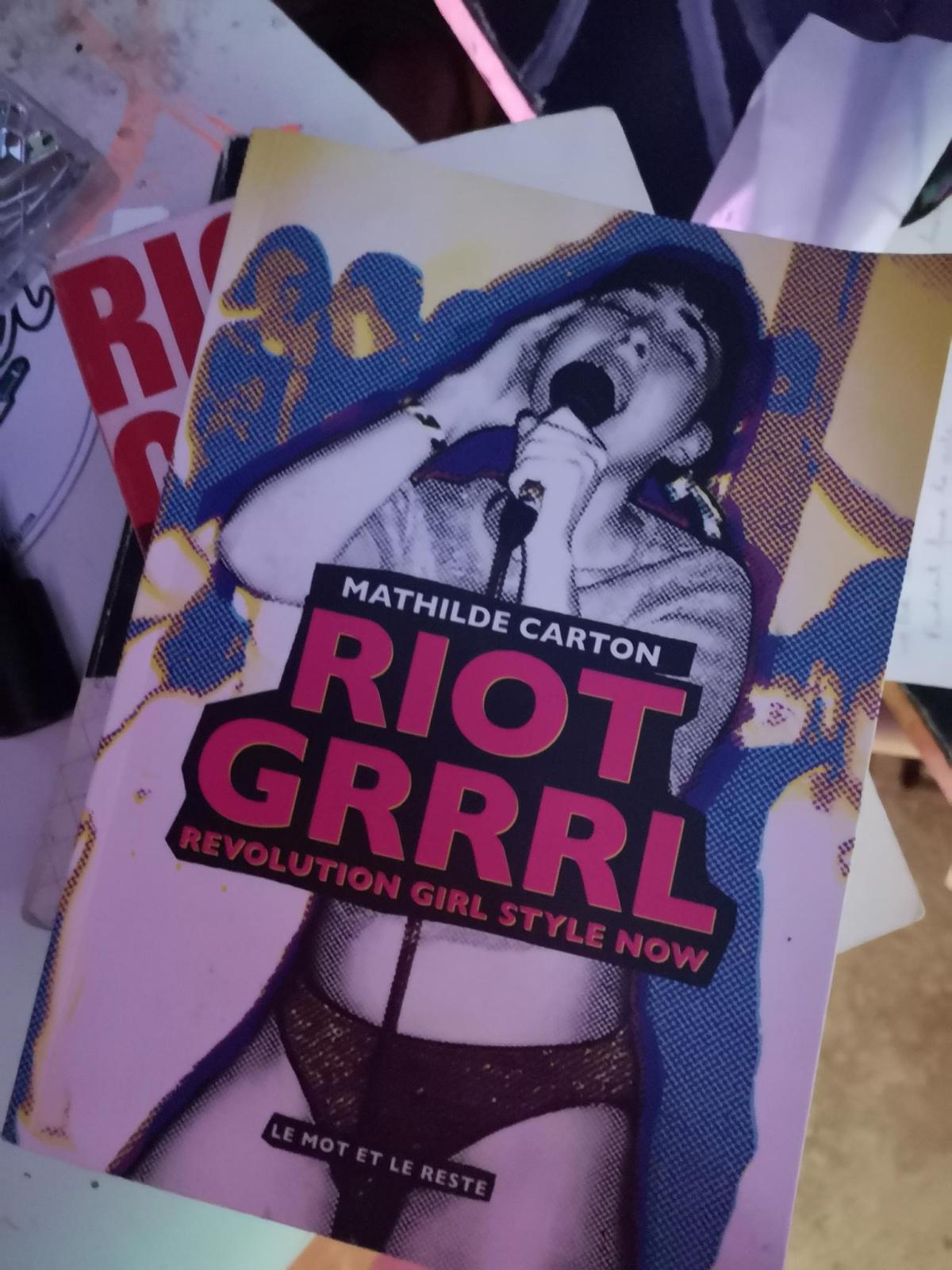 RIOT GRRRLS RIOT GRRRLS