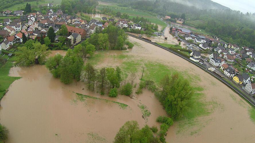 Main Echo: »Die Böden auf­nahme­fähi­ger machen« Main Echo: »Die Böden auf­nahme­fähi­ger machen«
