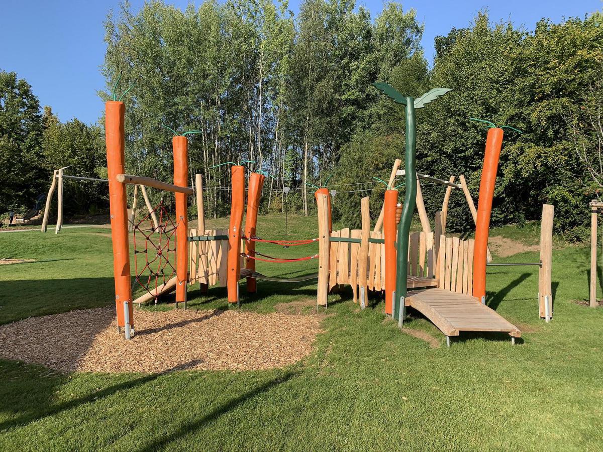 Main Echo: »Neues Krom­bacher Sport- und Frei­zeit­gelän­de ist fertig« Main Echo: »Neues Krom­bacher Sport- und Frei­zeit­gelän­de ist fertig«