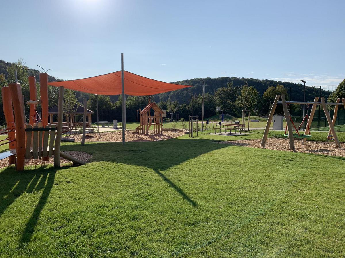 Main Echo: »Neues Krom­bacher Sport- und Frei­zeit­gelän­de ist fertig« Main Echo: »Neues Krom­bacher Sport- und Frei­zeit­gelän­de ist fertig«