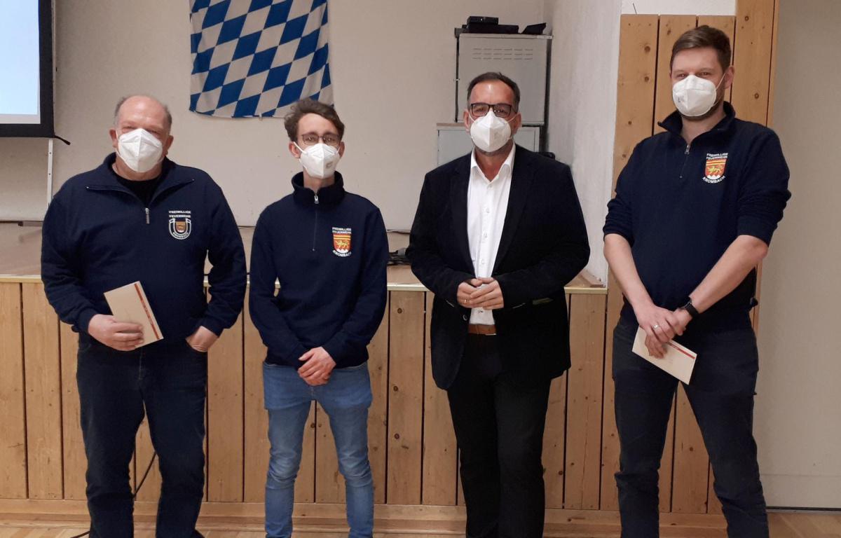 Neuer Feuer­wehr­kom­man­dant und Stell­ver­tre­ter Neuer Feuer­wehr­kom­man­dant und Stell­ver­tre­ter