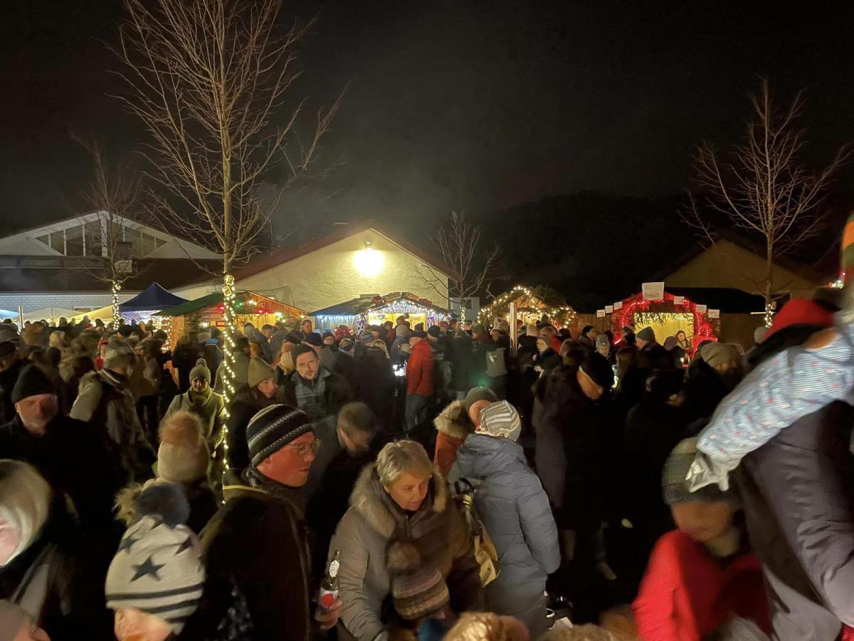 Krombacher Weih­nachts­markt war ein voller Erfolg Krombacher Weih­nachts­markt war ein voller Erfolg