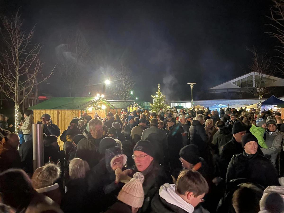 Krombacher Weih­nachts­markt war ein voller Erfolg Krombacher Weih­nachts­markt war ein voller Erfolg