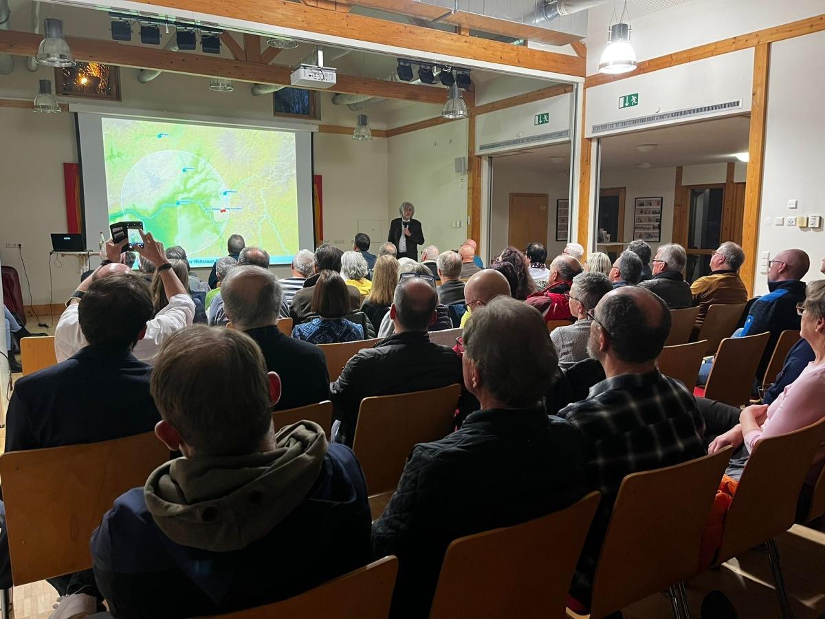 Großes Interesse am Vortrag zur Burg Hauenstein