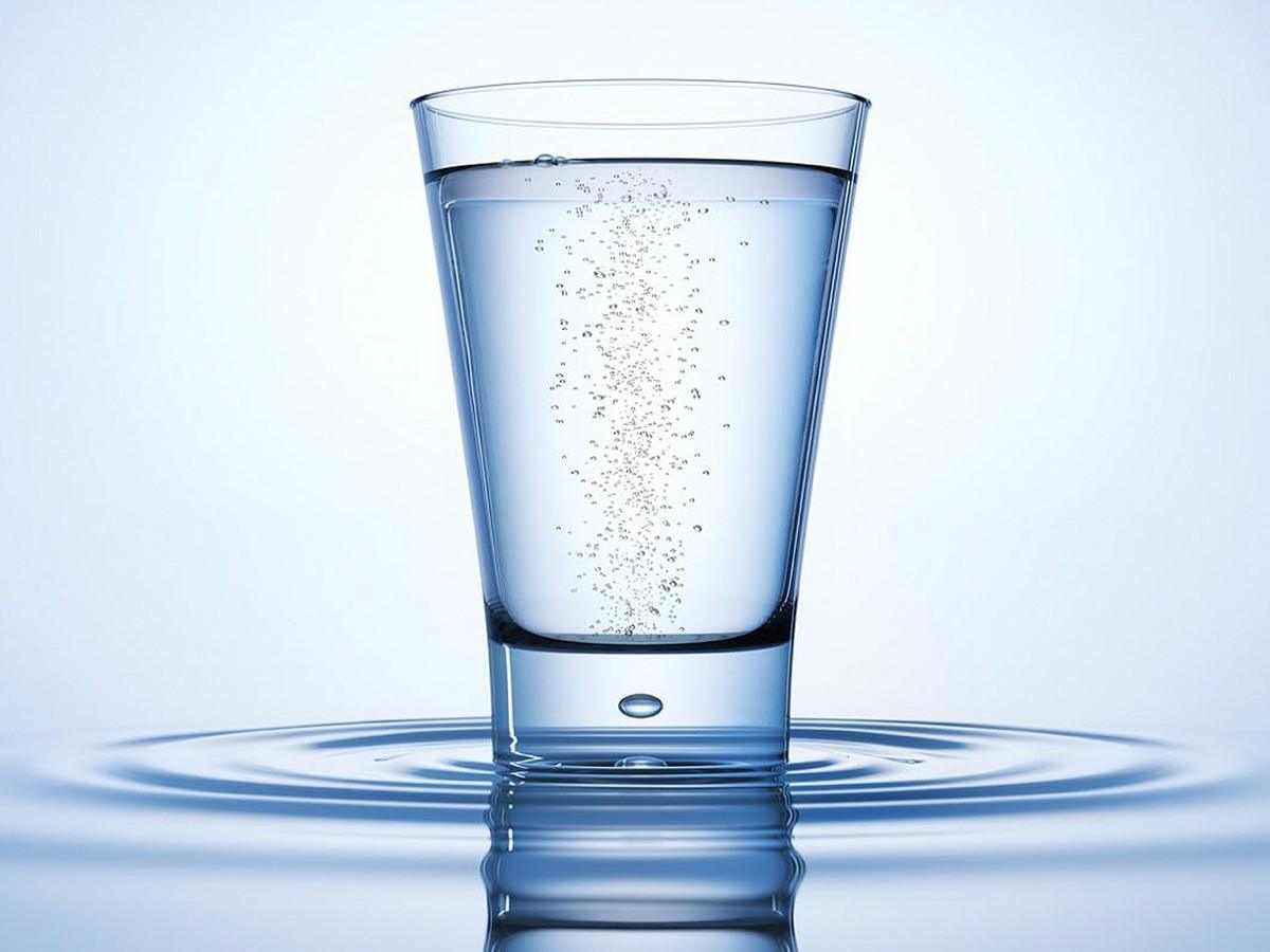 L’acqua frizzante fa male? L’acqua frizzante fa male?