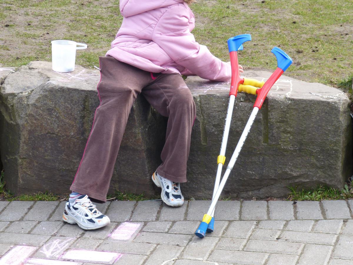 Servicio de préstamo de muletas infantiles