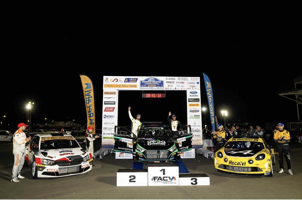 Victoria de récord de Sergi Pérez y título para Álvaro Muñiz Victoria de récord de Sergi Pérez y título para Álvaro Muñiz