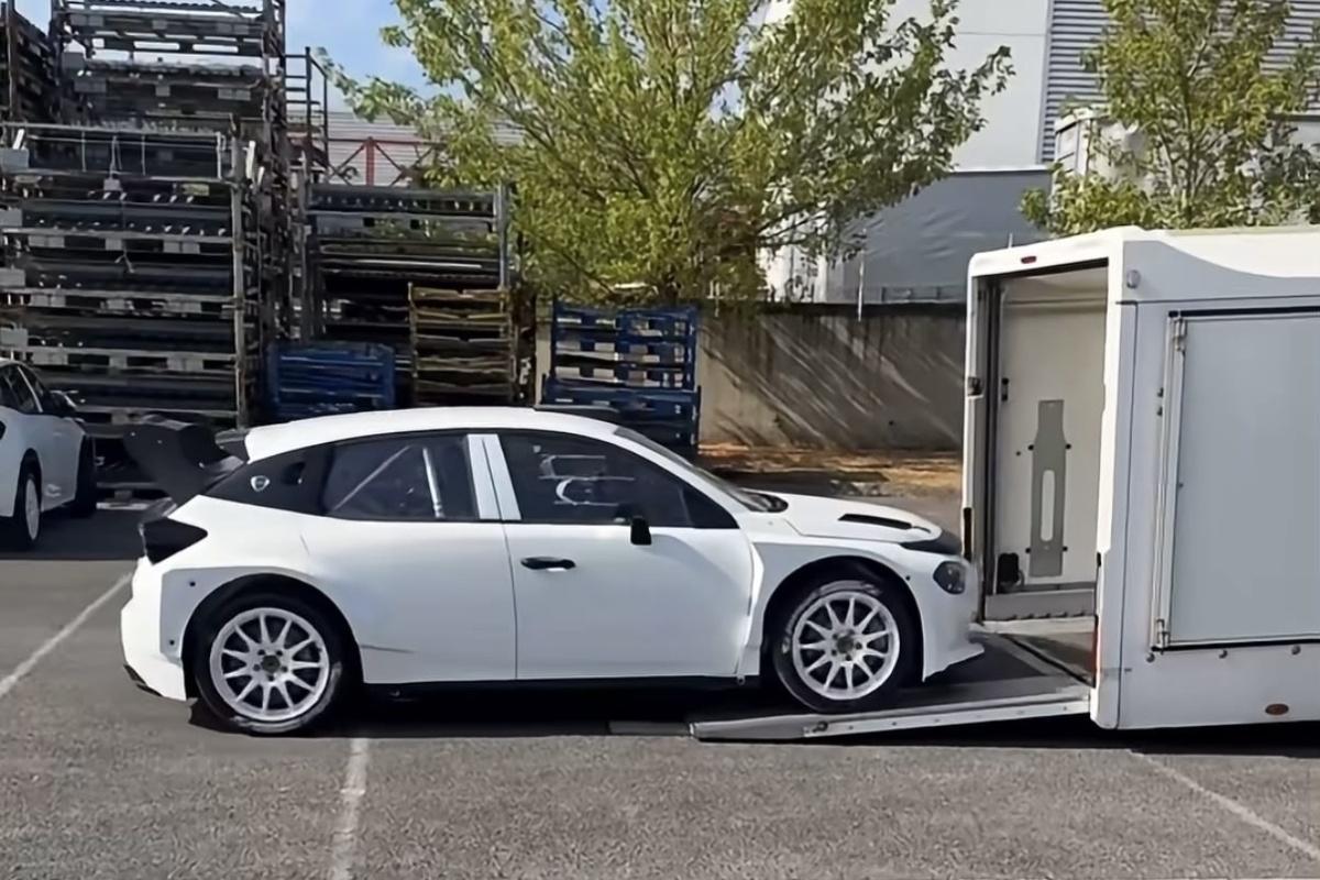Alberto Ordóñez recoge su nuevo Lancia Ypsilon Rally2 HF Integrale