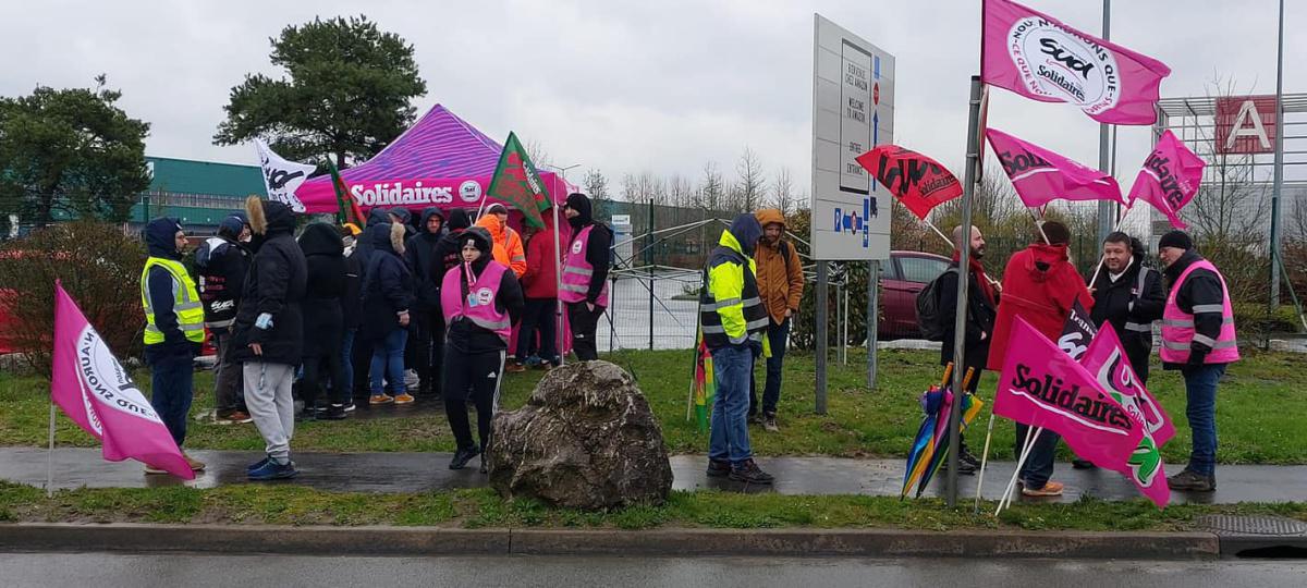 Diaporama du rassemblement de soutien à notre militante de SUD AMAZON LIL 1 à Lauwin-Planque