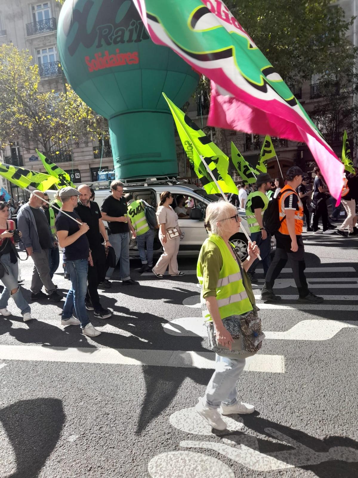 Multi vidéos : retours sur la manif parisienne du 18 septembre