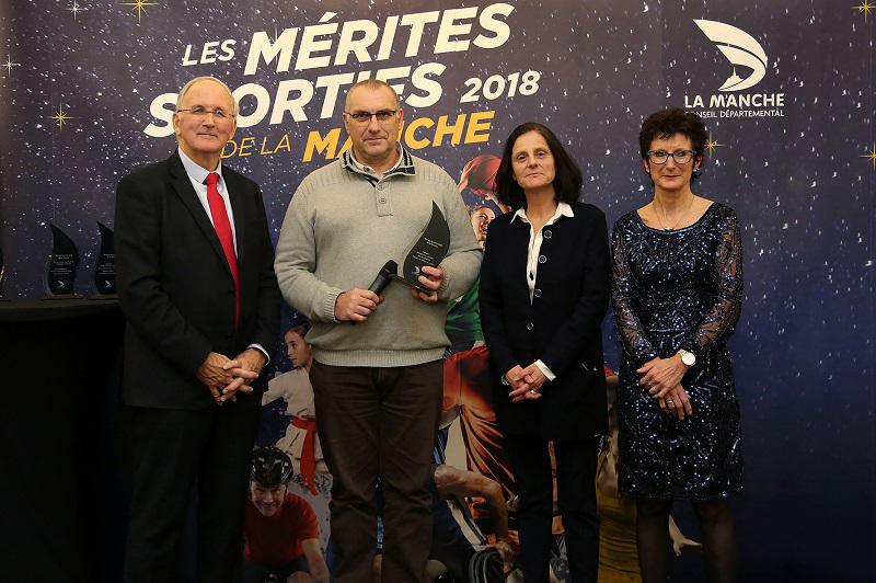 Guy CAPIEMONT félicité pour son investissement bénévole !