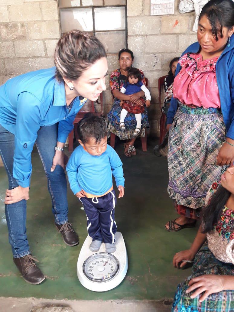 Niños y niñas que padecen desnutrición crónica, son atendidos por Cáritas Arquidiocesana Niños y niñas que padecen desnutrición crónica, son atendidos por Cáritas Arquidiocesana