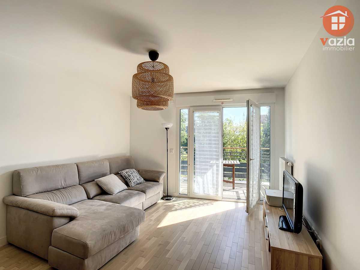 Puteaux proche Eco quartier 4 pièces au calme avec vue sur jardins