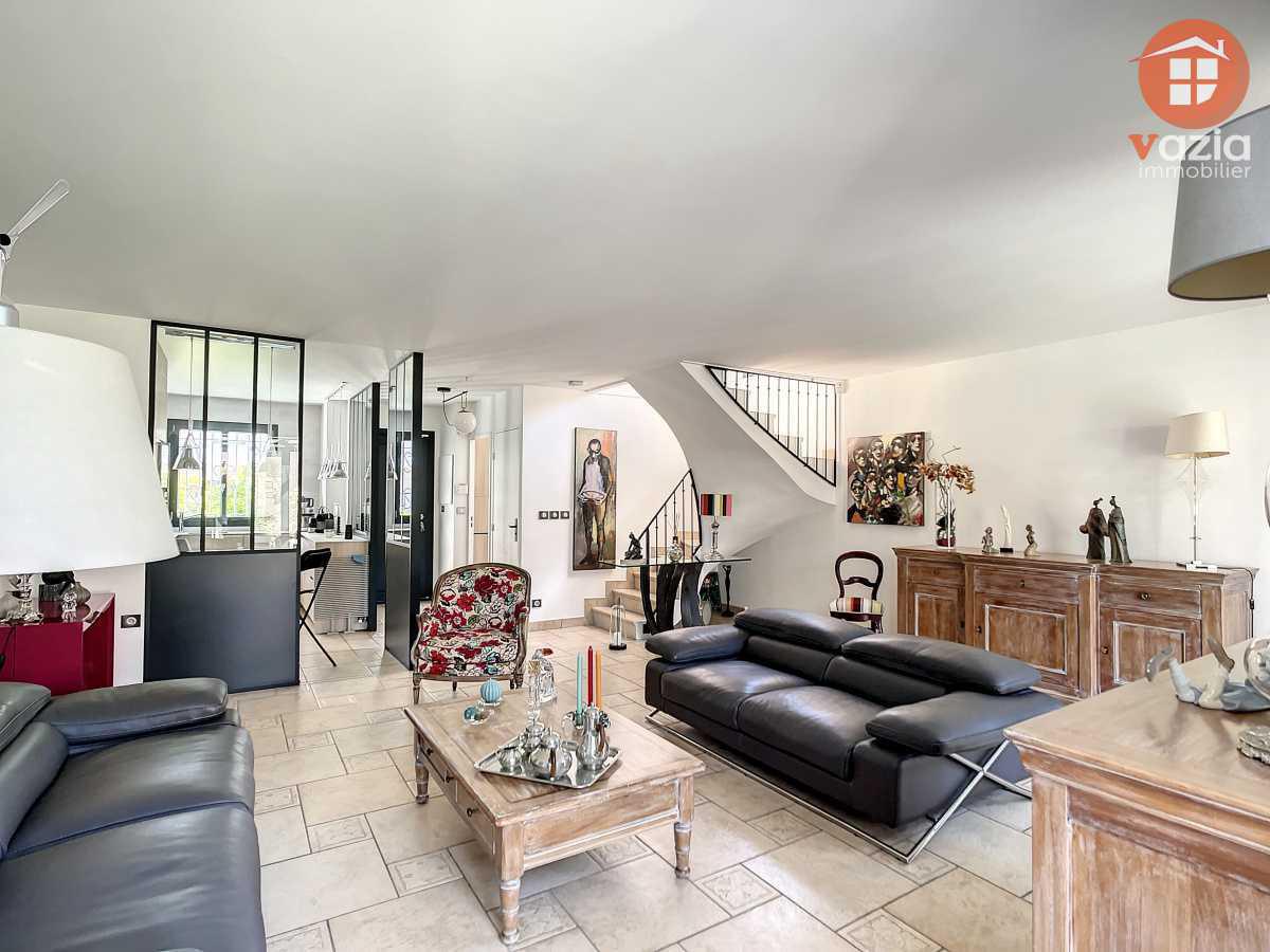 Maison 6 pièces en excellent état avec jardin place de stationnement et garage