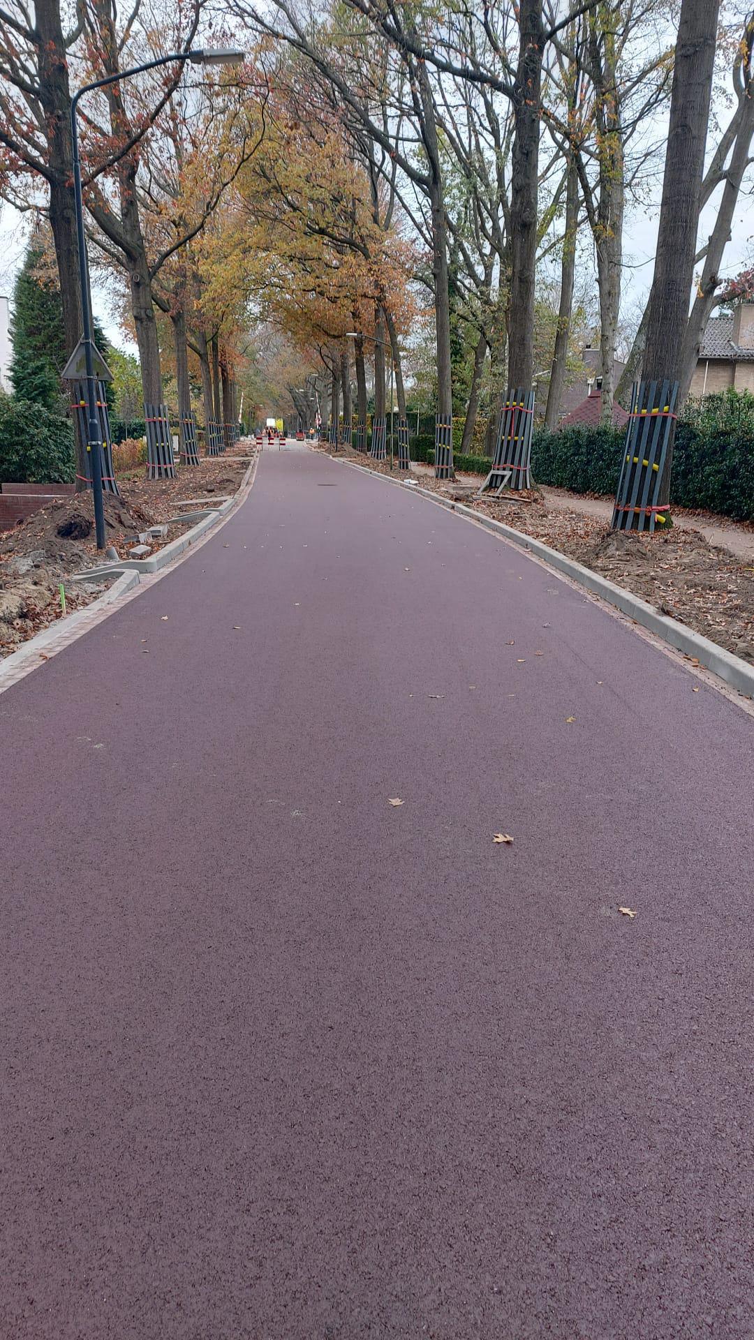 De deklaag van de De Bréautélaan is aangebracht