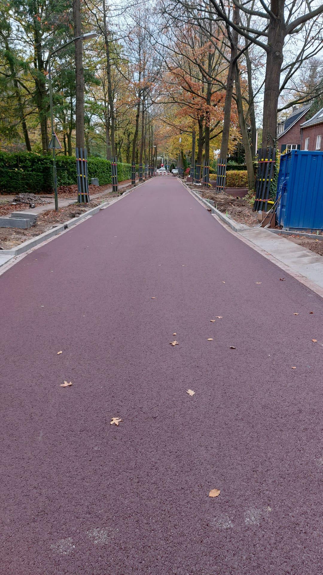 De deklaag van de De Bréautélaan is aangebracht