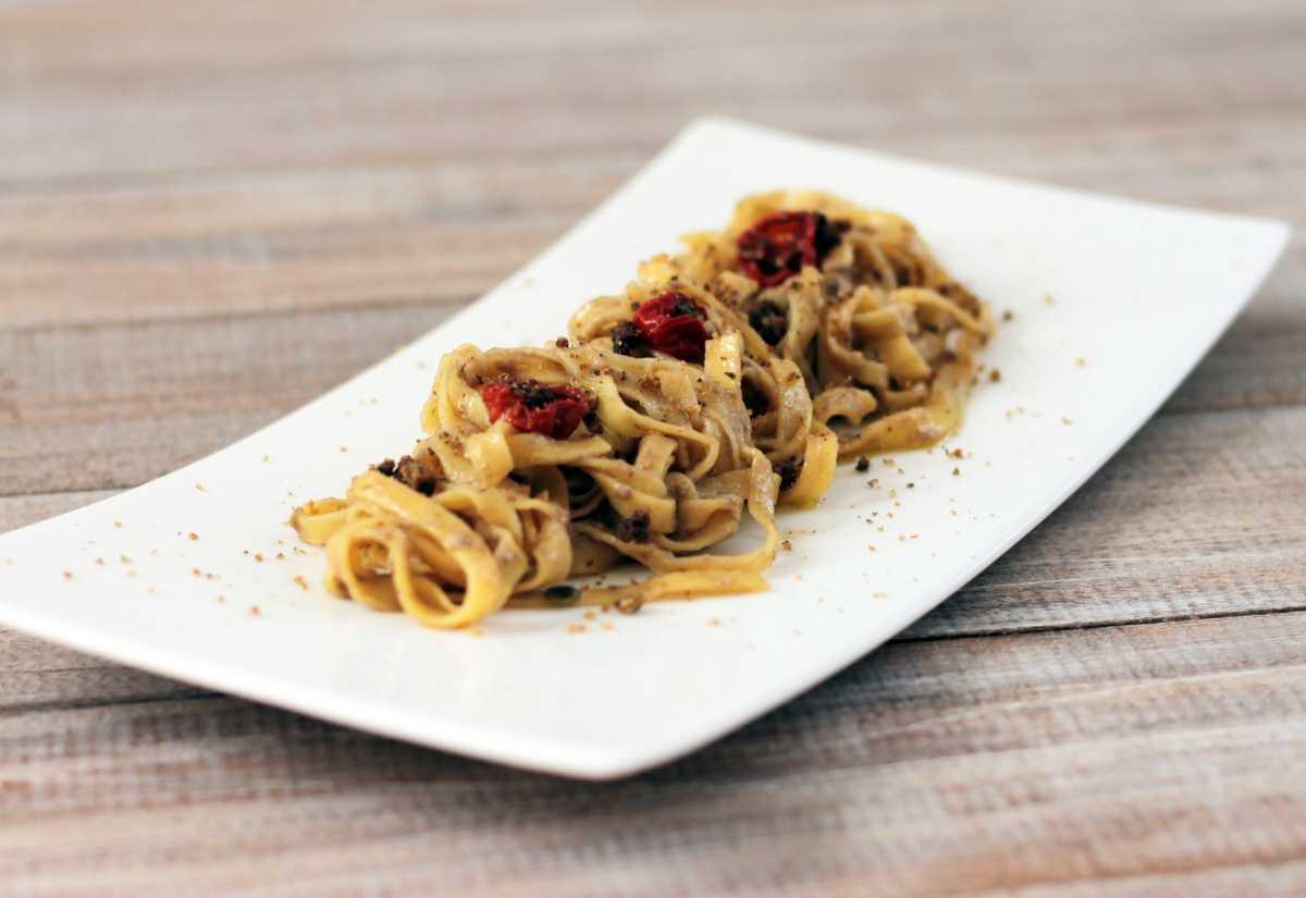Tagliatelle di pasta fresca all’acciugata Tagliatelle di pasta fresca all’acciugata