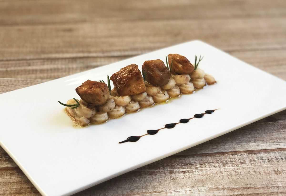 Bocconcini di pollo con purè di pane Bocconcini di pollo con purè di pane