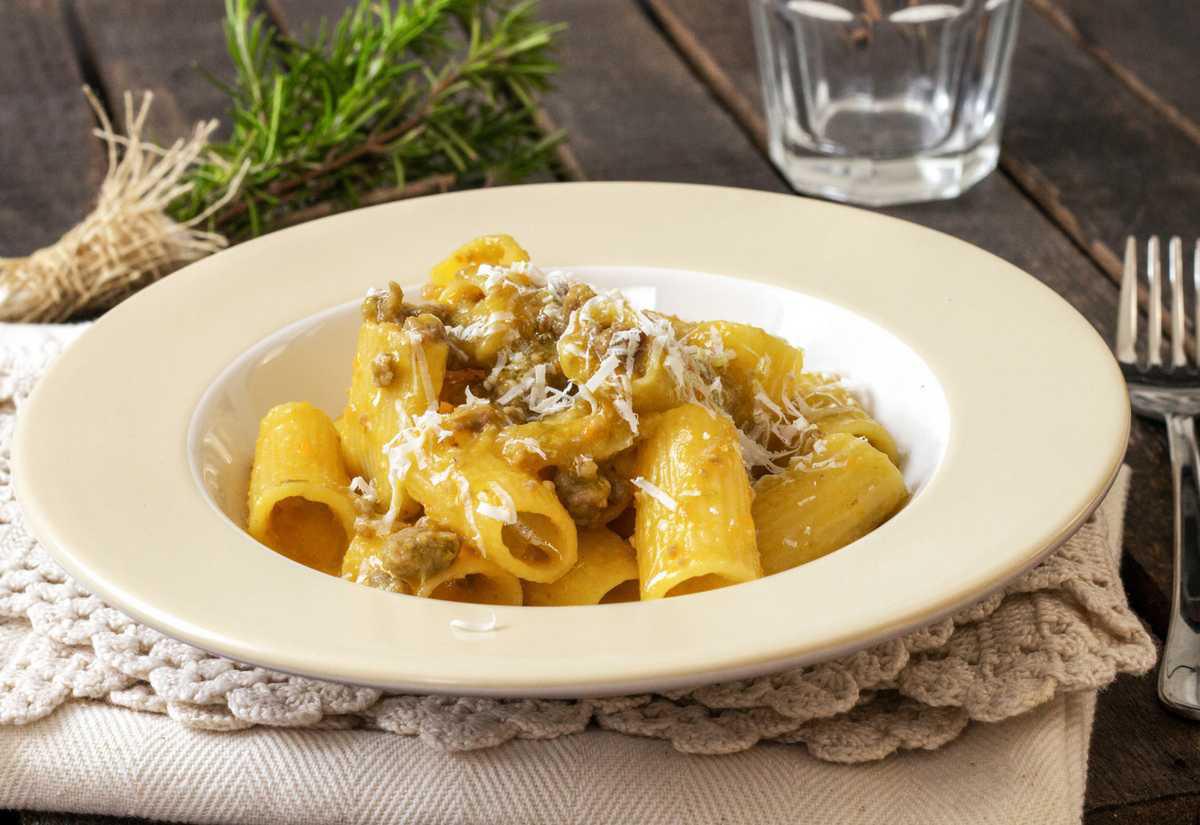 Paccheri al ragù bianco di chianina senza glutine e senza lattosio